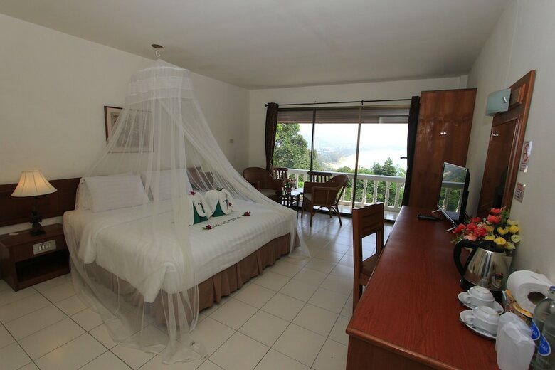 Hotel On The Hill Karon Resort