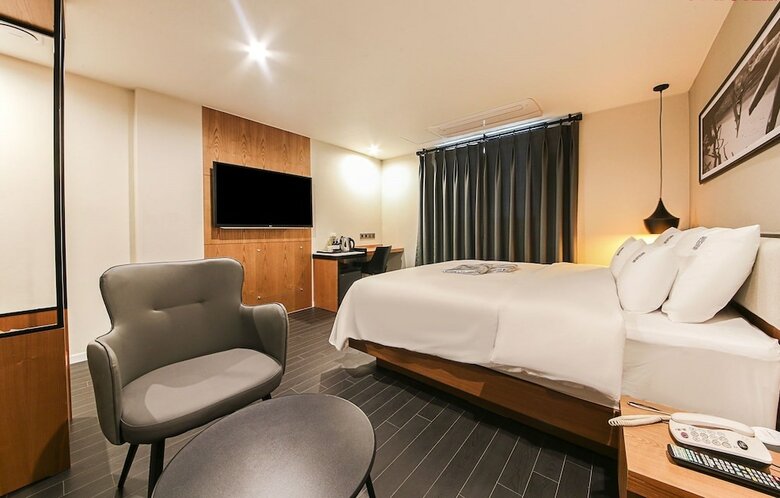 Gray 191 Hotel