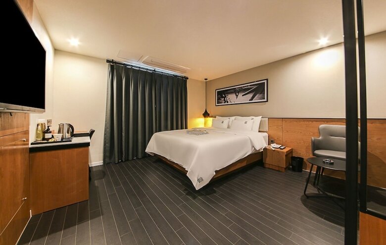 Gray 191 Hotel
