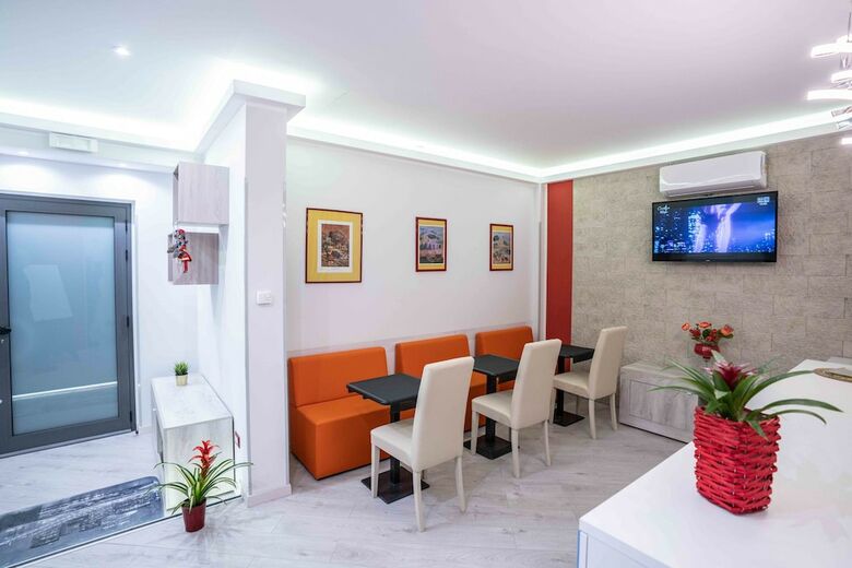 Rocca Di Cerere Apartments