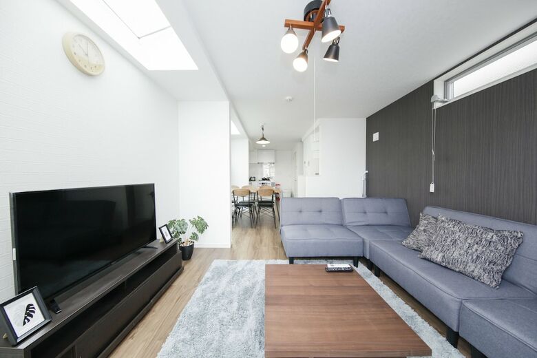 Higashi-rokugo House White