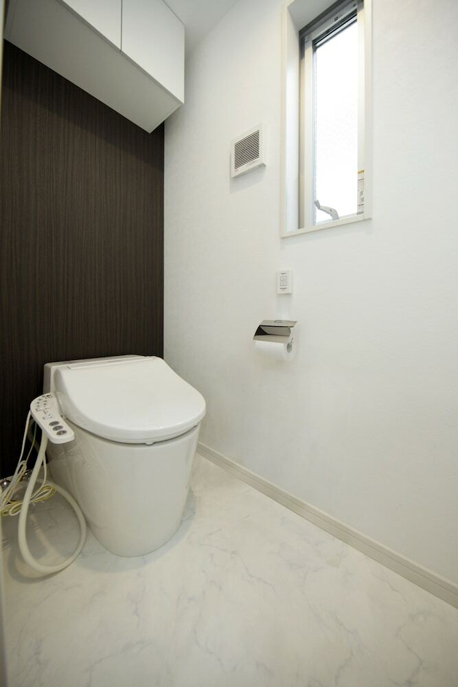 Higashi-rokugo House White