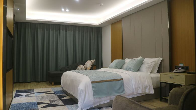 Lushan Xinyuan Hotel