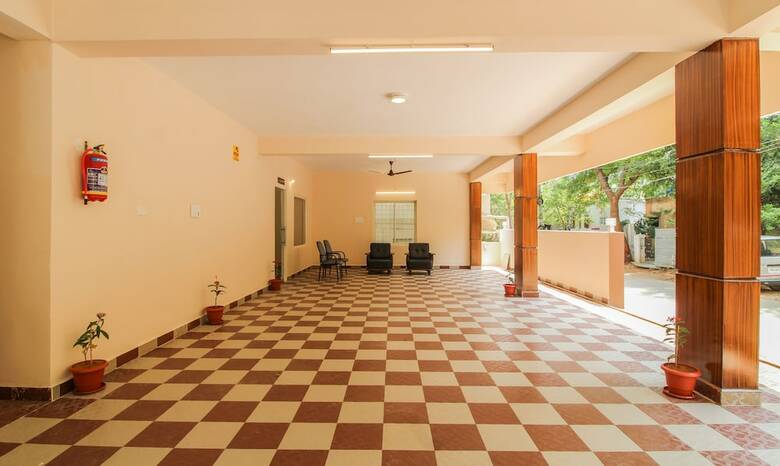 Hotel Treebo Trip Riyas Grand