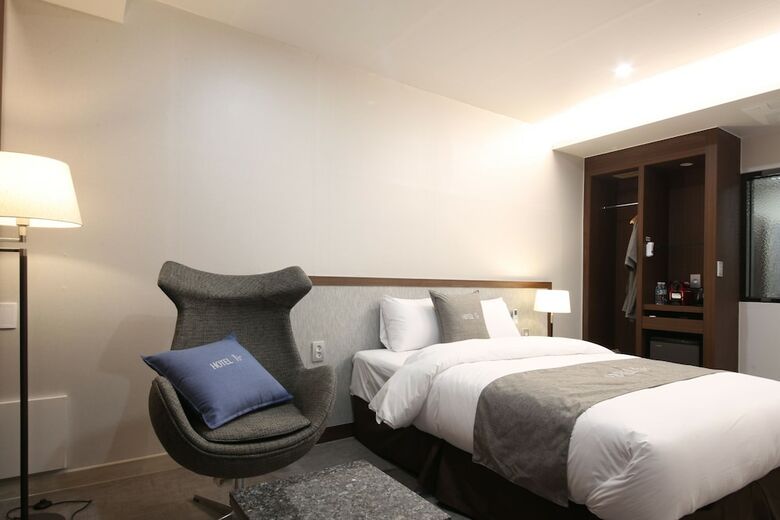 Hotel J's