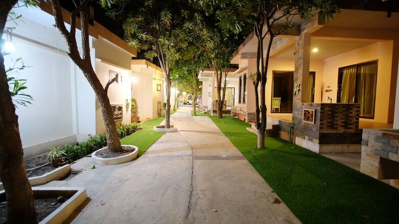 Hotel Khumphyazaw Resort