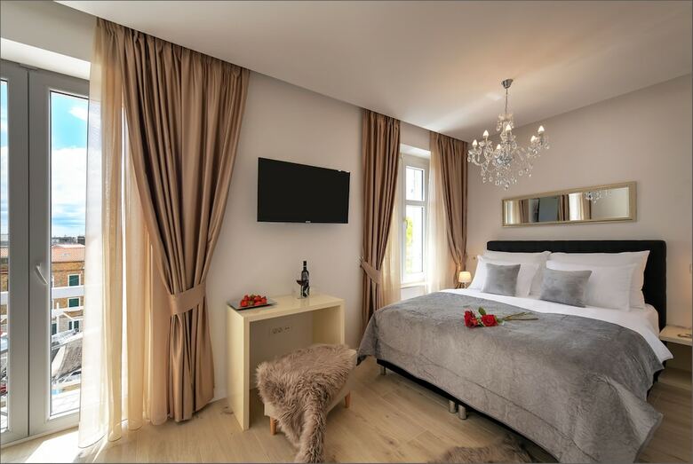 Hotel Via Porto Rooms