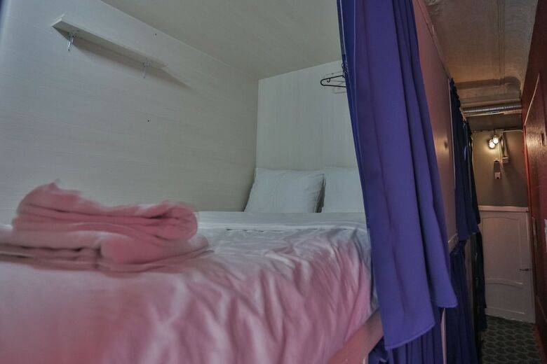 Capsule Hostel De Lux Apraxinn