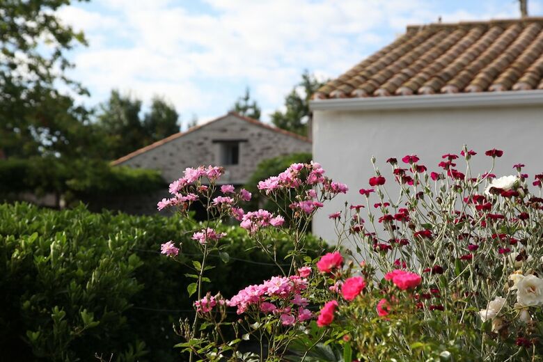 Hotel Les Granges Du Chiron - Chambres D'h�tes