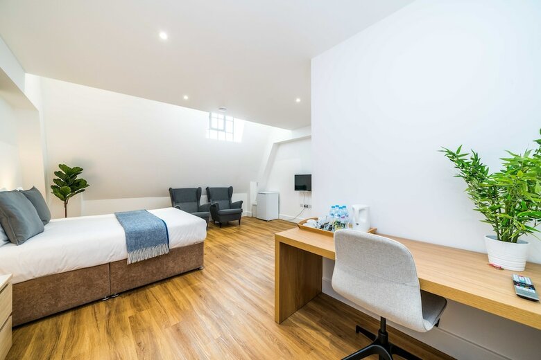 Hotel London City View