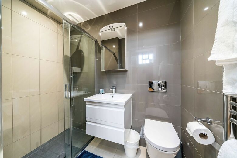 Hotel London City View