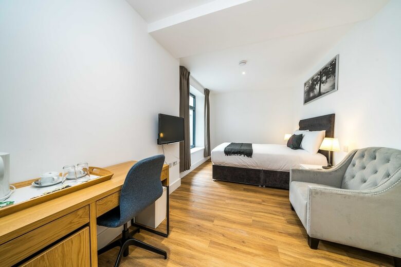 Hotel London City View