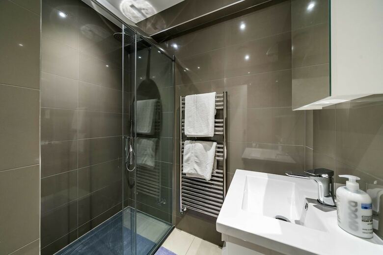 Hotel London City View