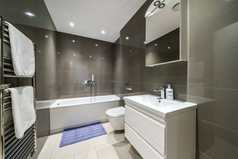 Hotel London City View