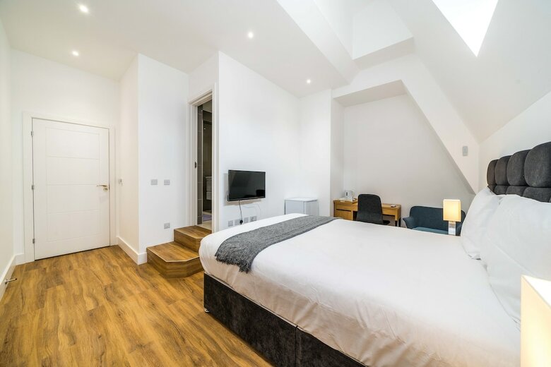 Hotel London City View