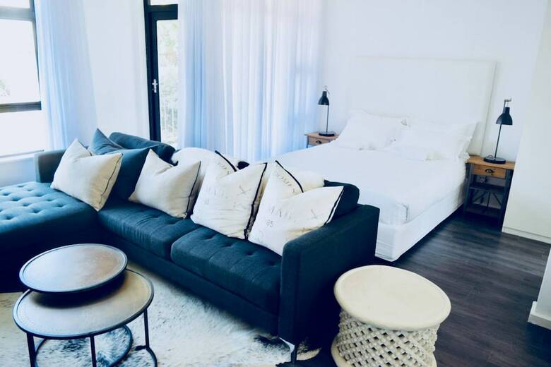 Studio Apartment In Green Point Cape Town