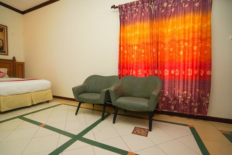 Hotel Oyo 751 Hoormoes House