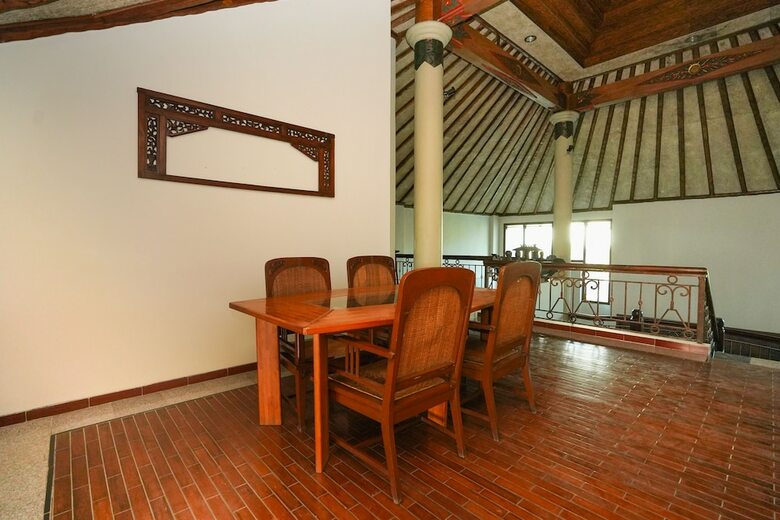 Hotel Oyo 751 Hoormoes House