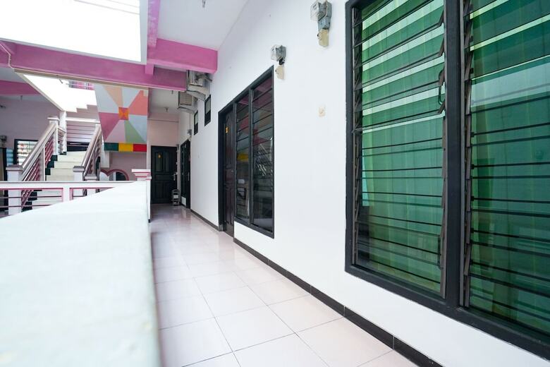Hotel Oyo 662 Miracle Homestay Syariah