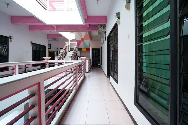 Hotel Oyo 662 Miracle Homestay Syariah