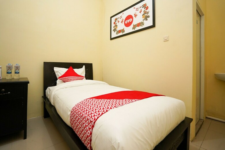 Hotel Oyo 662 Miracle Homestay Syariah