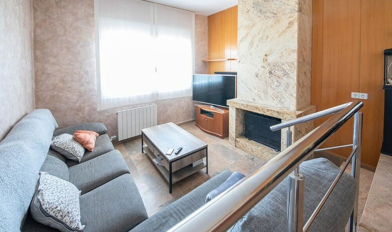 Modern House 2 Km From The Beach (R87)