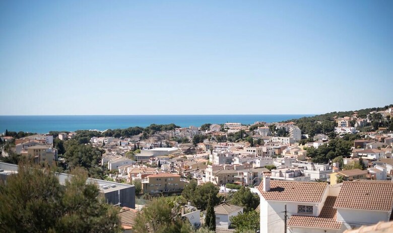 Modern House 2 Km From The Beach (R87)