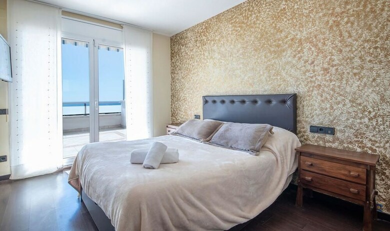 Modern House 2 Km From The Beach (R87)