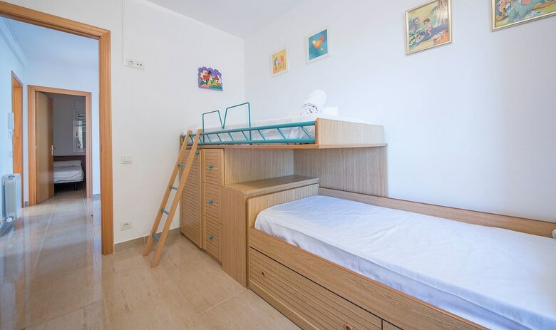House Oliva 2 Km From The Beach (R76)