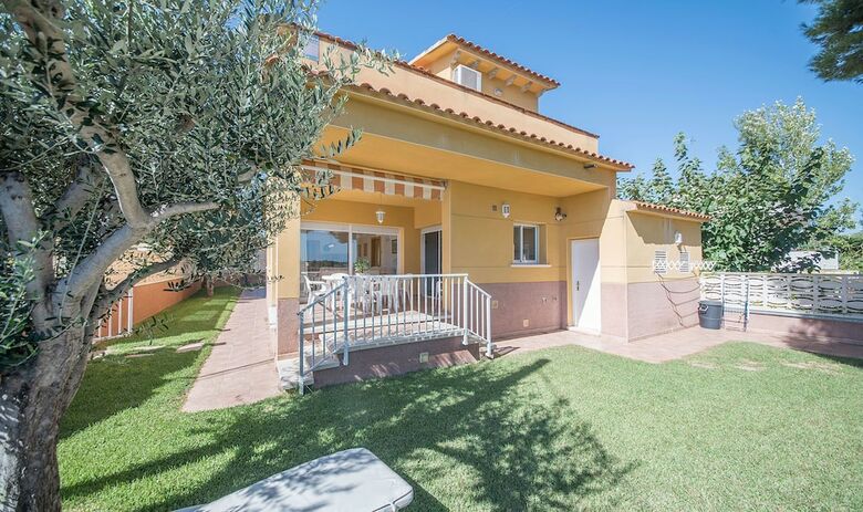 House Oliva 2 Km From The Beach (R76)