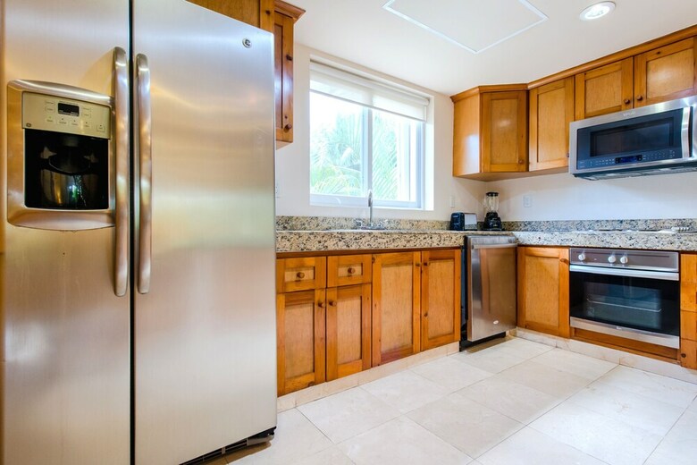 Las Palmas 2br Condo By Rmh