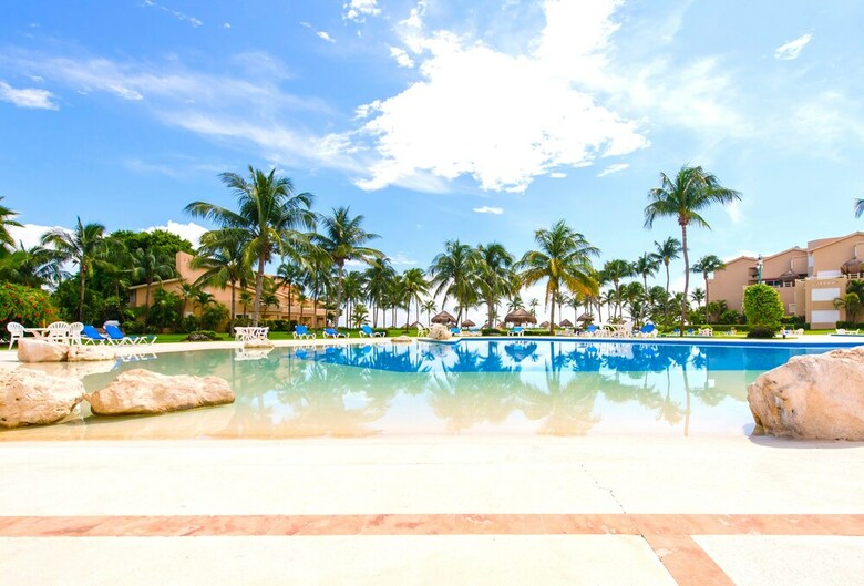 Las Palmas 2br Condo By Rmh