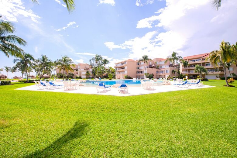 Las Palmas 2br Condo By Rmh