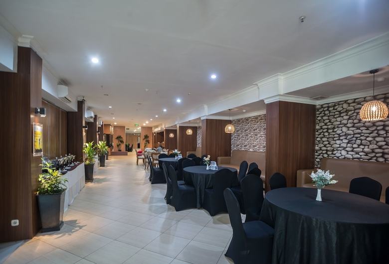 Capital O 949 Royal Park Hotel