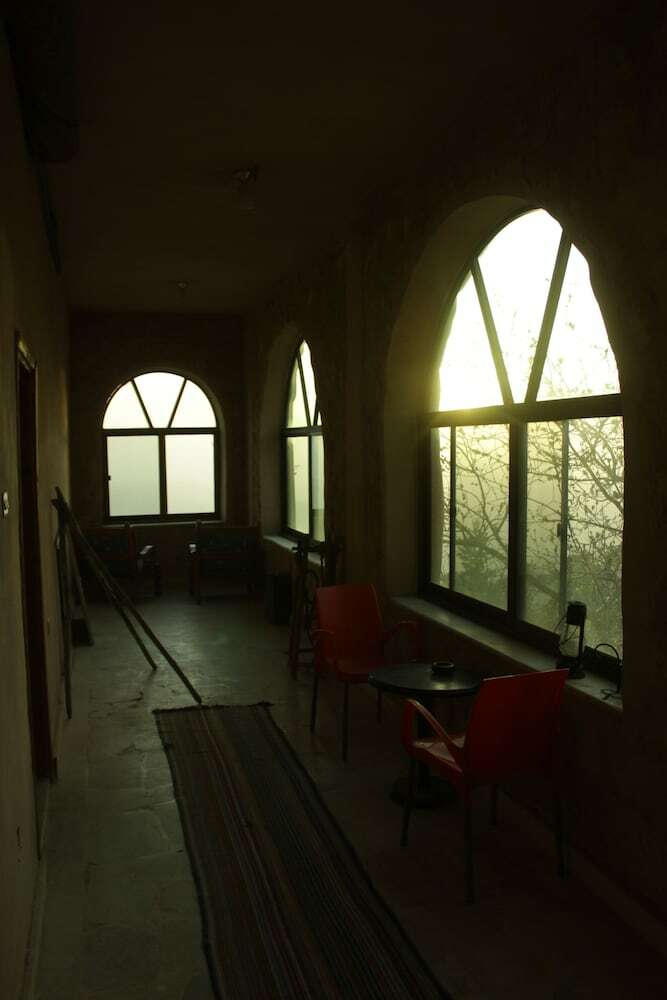 Hostal Oak Tree Castle Hostel