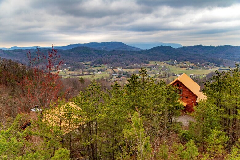 Million Dollar View - Four Bedroom Cabin