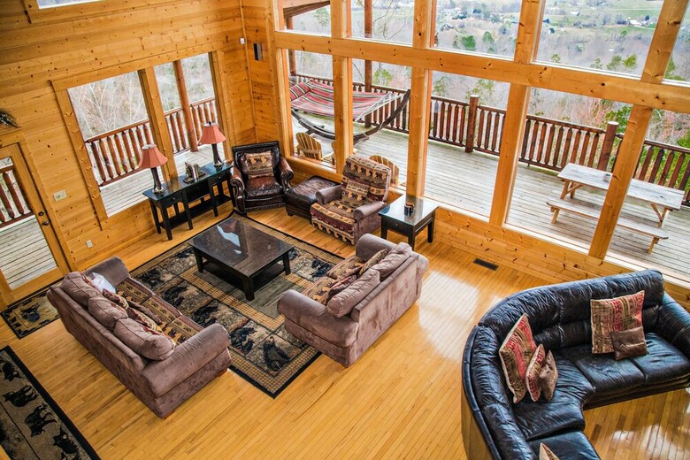 Swimming In The Clouds - Eight Bedroom Cabin