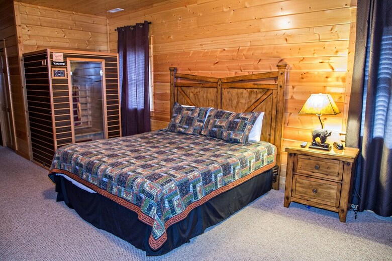 Swimming In The Clouds - Eight Bedroom Cabin