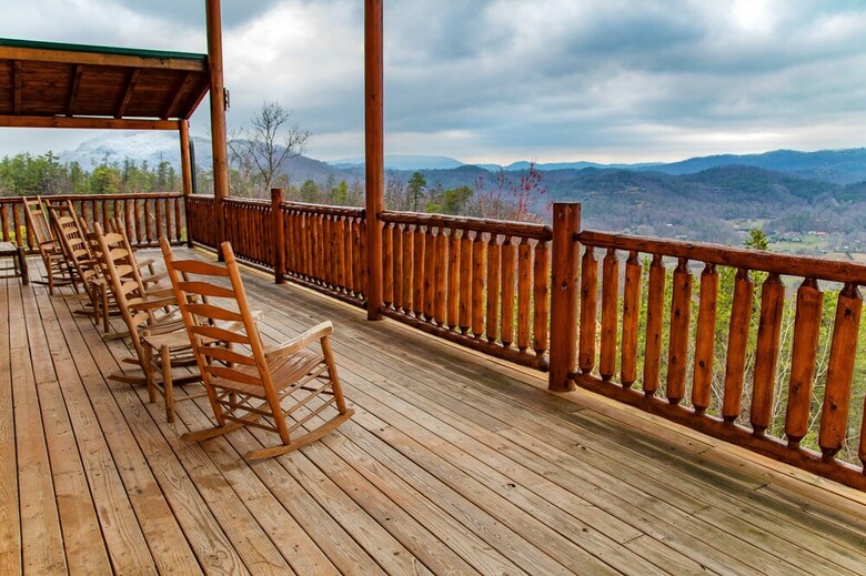 Swimming In The Clouds - Eight Bedroom Cabin