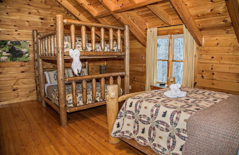Wolfsong Lodge - Five Bedroom Cabin