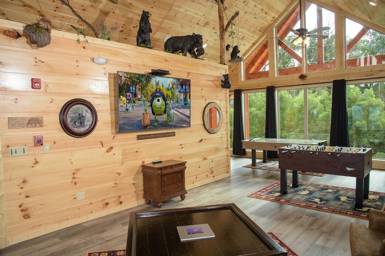 Mansion In The Sky - Eleven Bedroom Cabin