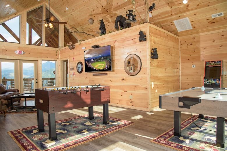 Mansion In The Sky - Eleven Bedroom Cabin