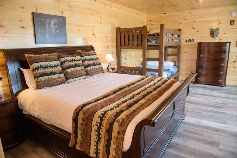 Mansion In The Sky - Eleven Bedroom Cabin