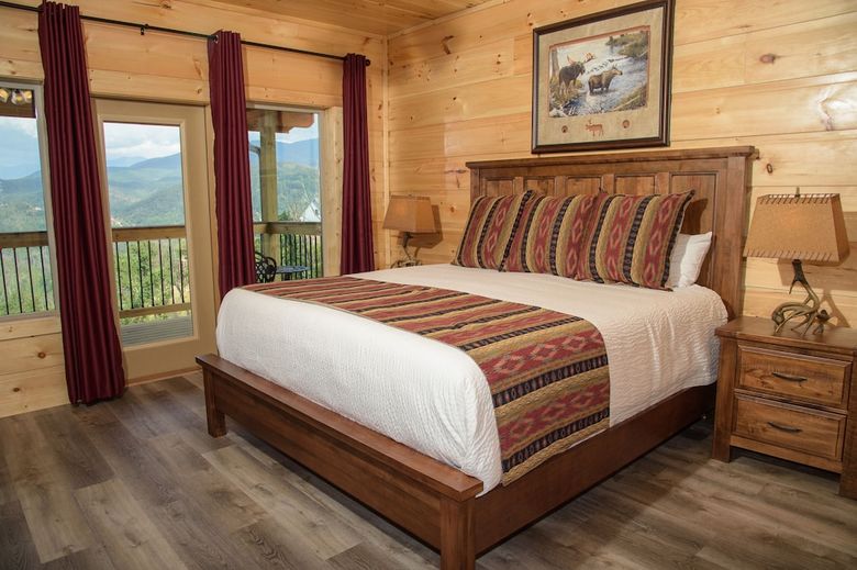 Mansion In The Sky - Eleven Bedroom Cabin