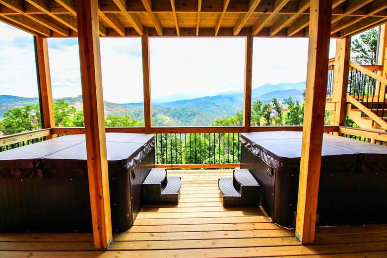 Mansion In The Sky - Eleven Bedroom Cabin