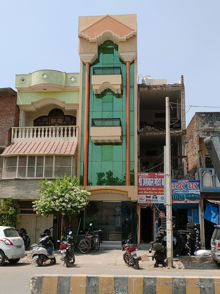 Hotel Green Palace And Ujala Restaurant
