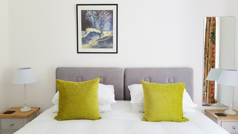 Contemporary Central Edinburgh Apartment