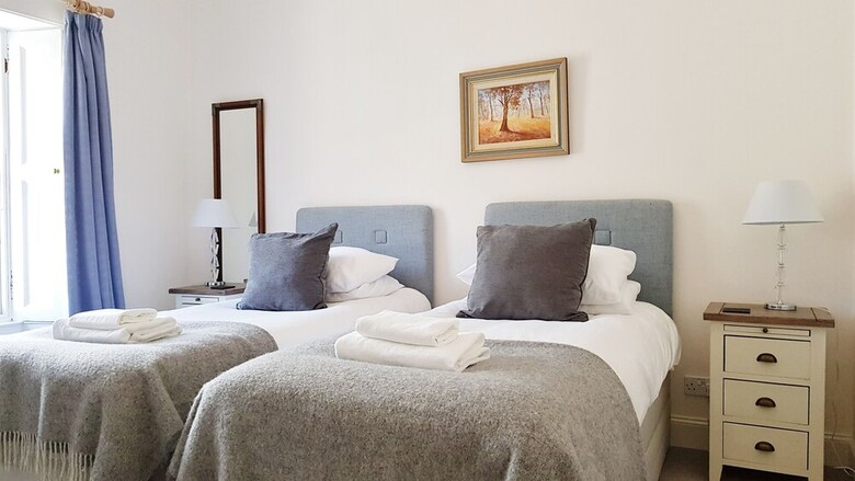 Contemporary Central Edinburgh Apartment