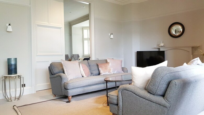 Grand Edinburgh Castlehill Apartment