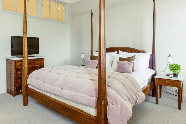 Grand Edinburgh Castlehill Apartment